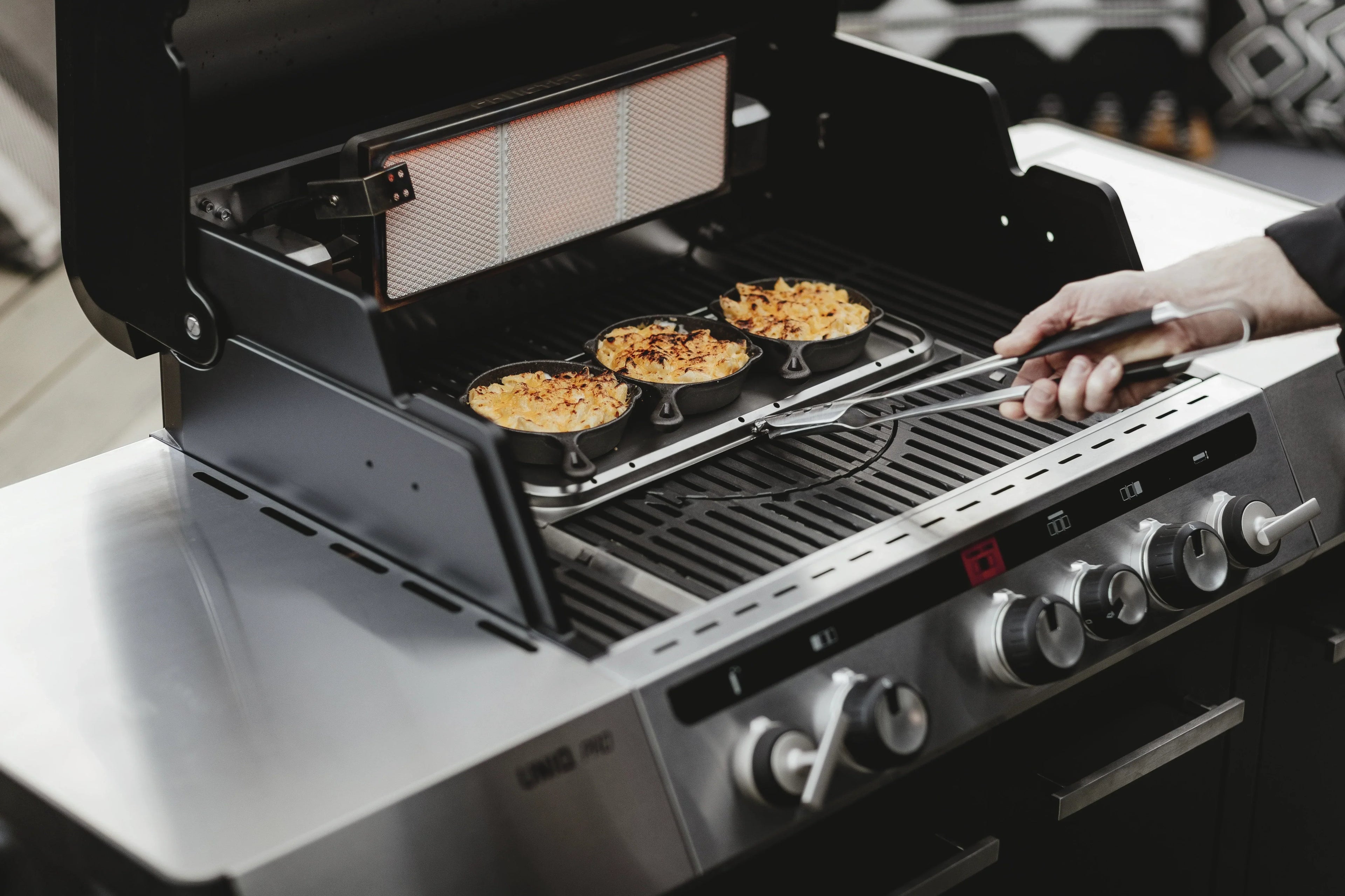 Enders Uniq Pro 3 IK Gas BBQ Kitchen with Cruster