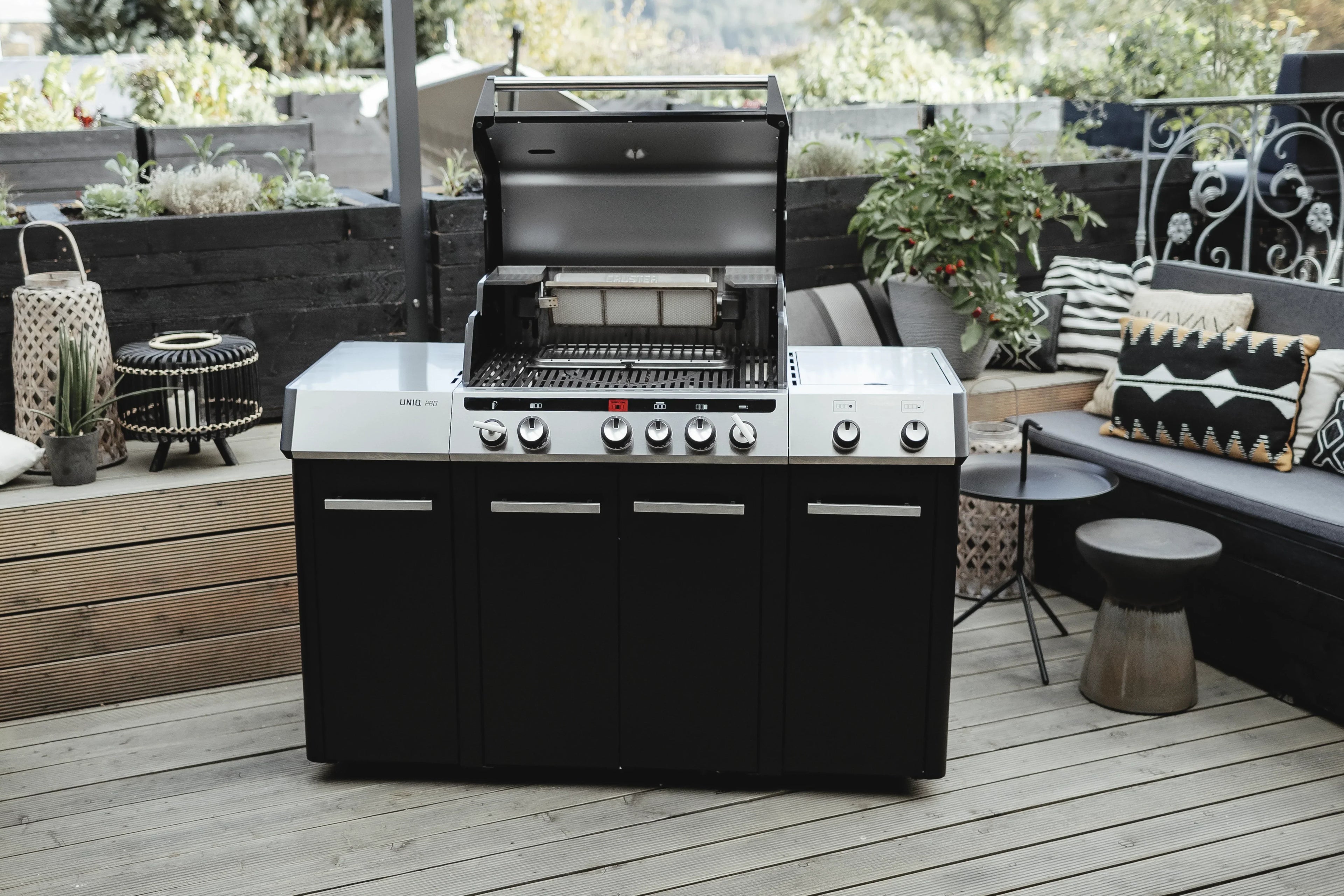 Enders Uniq Pro 3 IK Gas BBQ Kitchen with Cruster