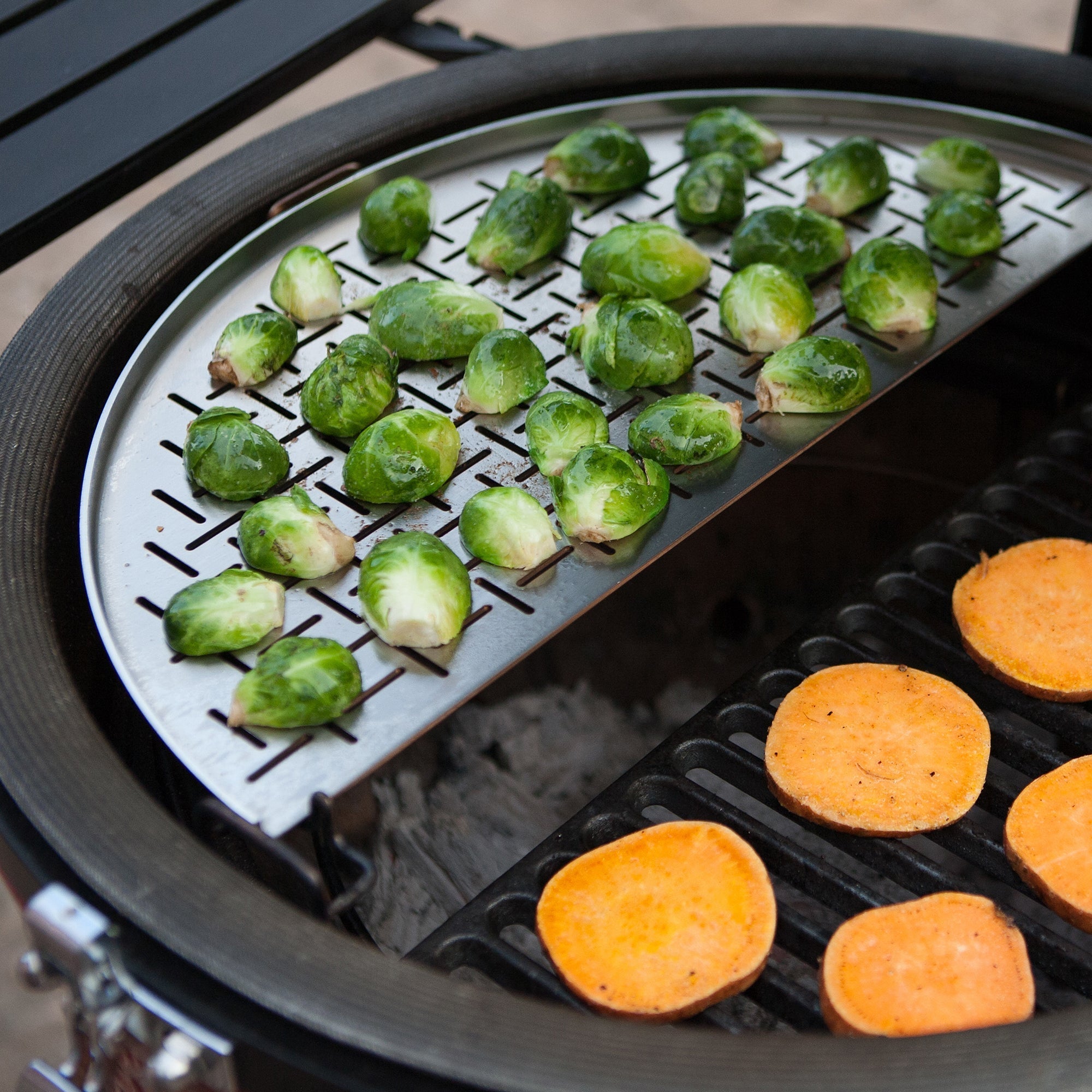 Classic II Kamado Joe BBQ with Voyager Pack